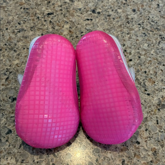 1C Nike Leather Crib Shoes with Velcro strap - Picture 4 of 7